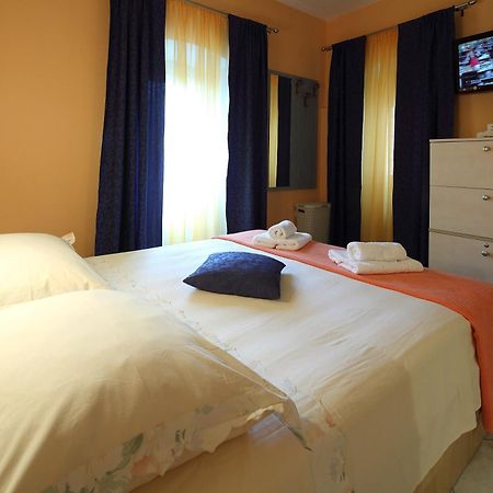 La Familia Apartments Макарска Номер фото